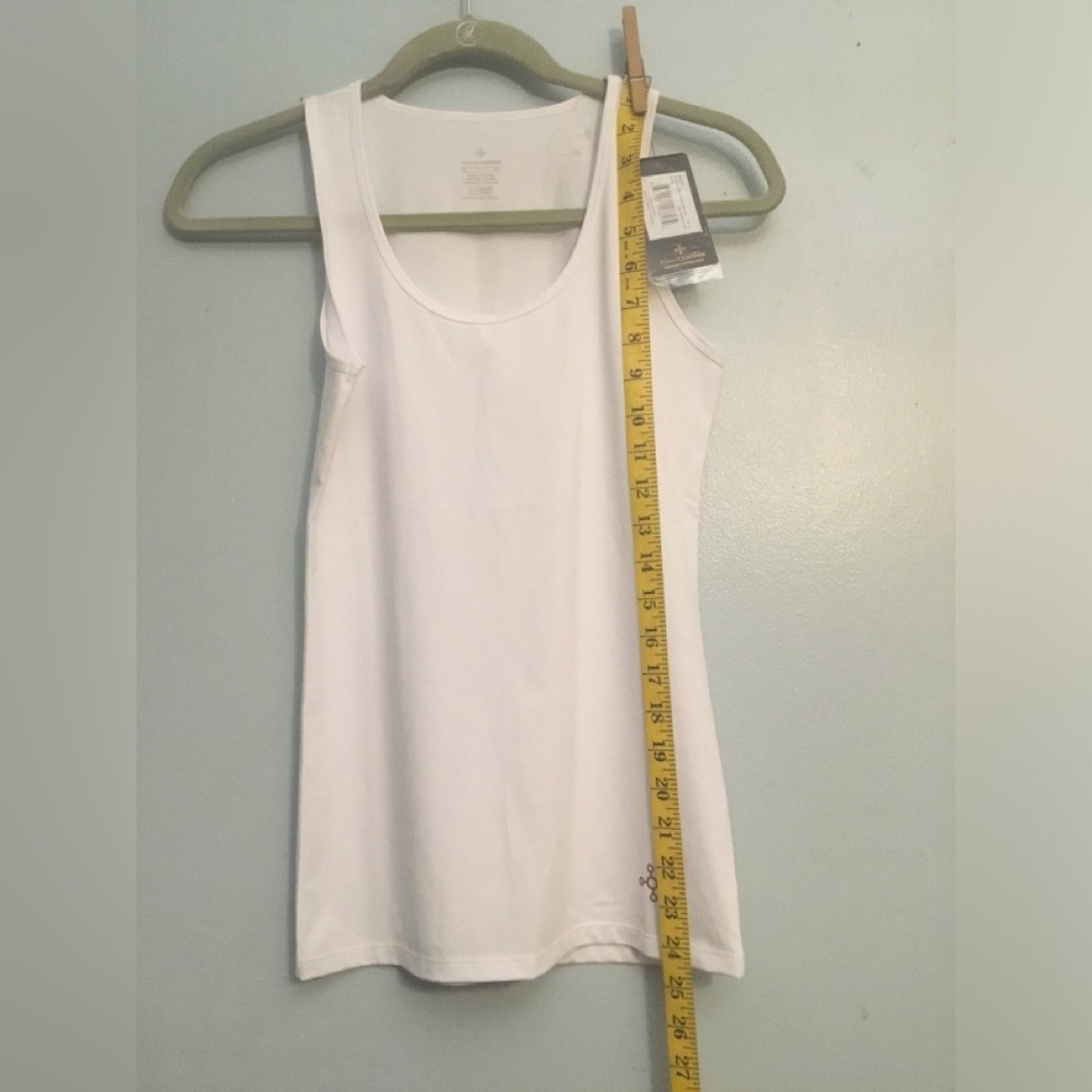 Tommie copper Women’s White Scoop Neck Tank Top - Lightweight Everyday Layering